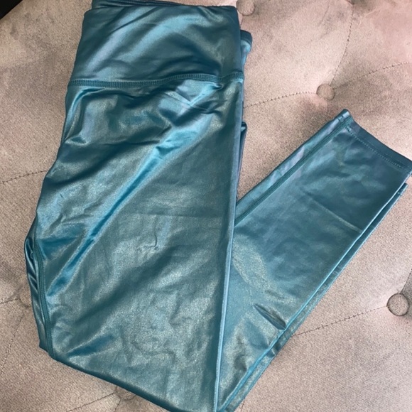 Stylish Liquid Leggings - Picture 6 of 12